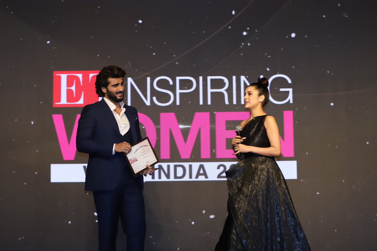 ishehnaaz_gill's tweet image. There have been many moments in my short life, where I have been inspired by many many talented women and today to get this honour, is truly overwhelming. With a promise to entertain forever, I humbly accept the ET Inspiring women as a promising Fresh Face award. 🙏🏻
