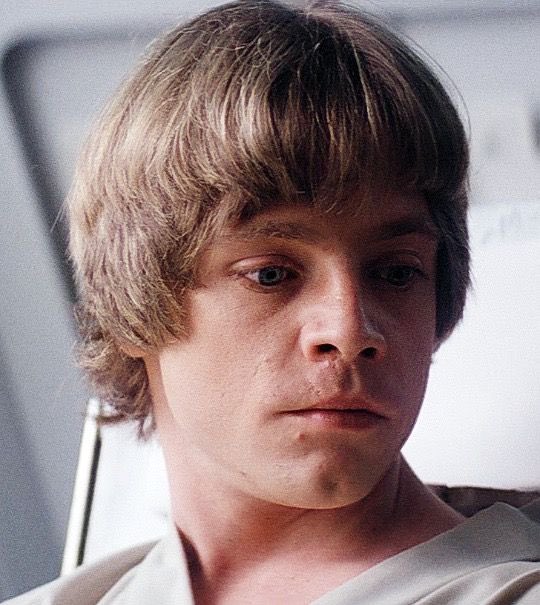 SiennLovesLuke's tweet photo. Luke Skywalker at the end of "The Empire Strikes Back". I've always been fascinated by how deep these final moments were, for Luke, for Leia, and for both of them together. Hardly any words spoken, but so much is coming across. Just by eyes, facial expression and interactions. https://t.co/e7bOCBWBRb