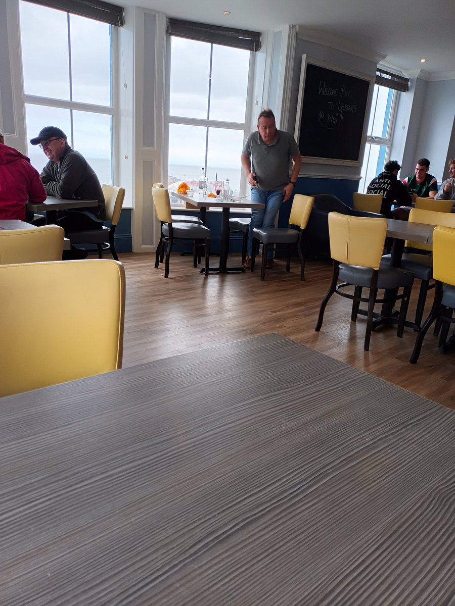 Jackieholmes111's tweet photo. In @No1cromer @ChefGalton just had the best Cod ever, crispy outside, tender flakey inside. Lemon sorbet mmm delicious thanks again Team @danielgalmiche @happychefuk60 @chefbytesdaniel @Craiglord14 @lynnbanks10 @ian_elstub https://t.co/6ZAdg0asIz