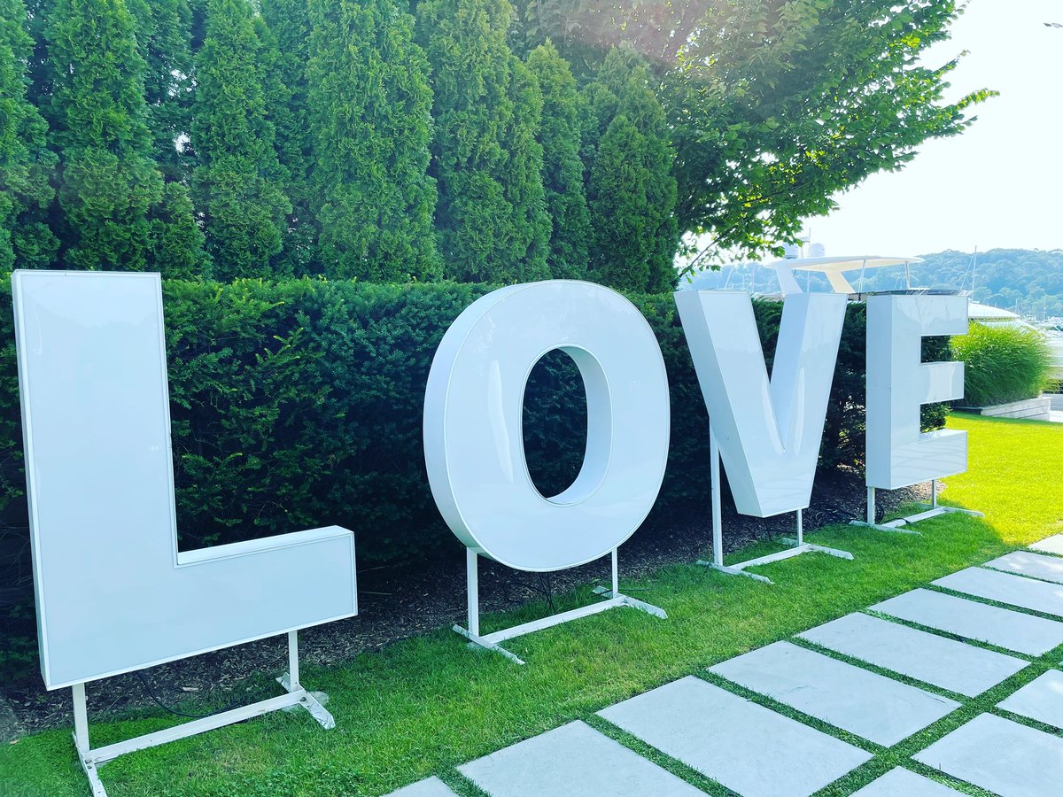 ACMEventGroup's tweet image. Sending everyone nothing but love for the weekend!💕💕
#harborclubatprime #longislandweddings #weddingdj #theweddingpros #weddinglife #igwedding