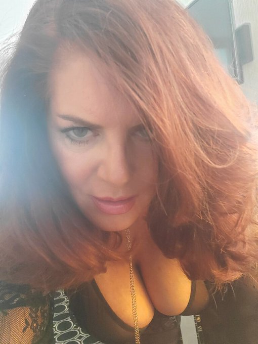 2 pic. Oooo frisky Friday!!! Hope you’re feeling naughty…I know I am ????? https://t.co/hdQiHMTS4d
