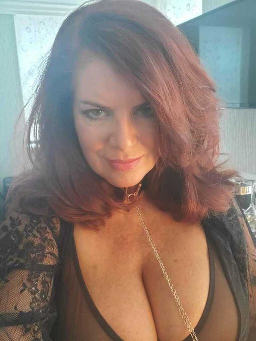 4 pic. Oooo frisky Friday!!! Hope you’re feeling naughty…I know I am ????? https://t.co/hdQiHMTS4d