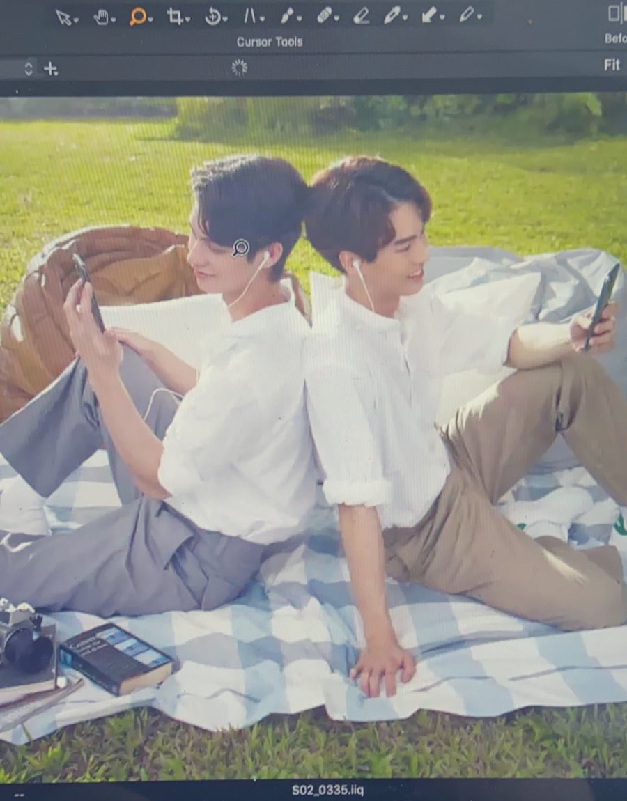BrightWinSpain's tweet photo. Ojalá hubiese habido una escena de picnic en 2gether 😍
°
°
cr al autor
•
•
#bbrightvc #winmetawin #BrightWin https://t.co/7vvFf8jsfG