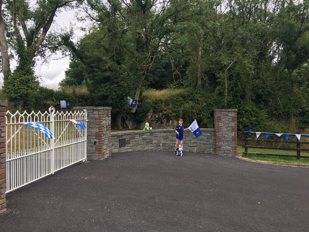 Hughdu1's tweet photo. Best of luck to both @monaghangaa teams this weekend ☘️☘️⚪️🔵 @CarrickEmmets All set here 😀 @MonaghanGAAFans #ripogie #ripPhilip https://t.co/I1gBeu3B2Y