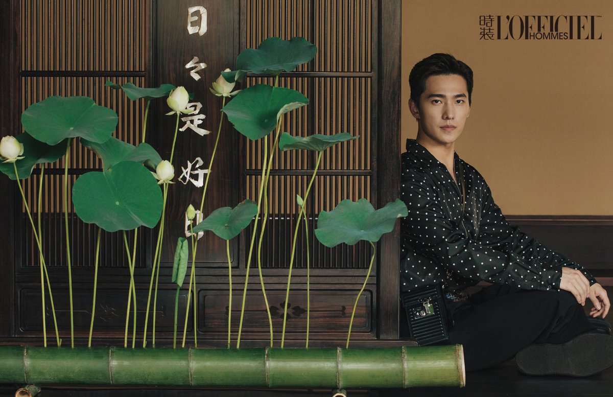 TrendingWeibo's tweet photo. #YangYang covers the August 2021 issue of L'Officiel Hommes China.

Full spread: https://t.co/l398Suj4p1

#杨洋 https://t.co/uvY0pstxCO