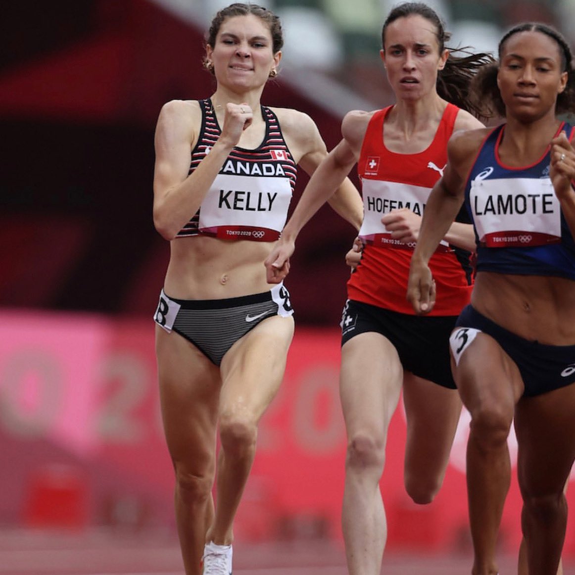 In her Olympic debut last night, #UofT alumna Madeleine Kelly finished 31st overall in the women’s 800m with a time of 2:02.39! 

Congratulations Maddy! We are so proud of you! 💙

#Tokyo2020 | WE ALL #BLEEDBLUE | #WeAreTO 

📸Athletics Canada