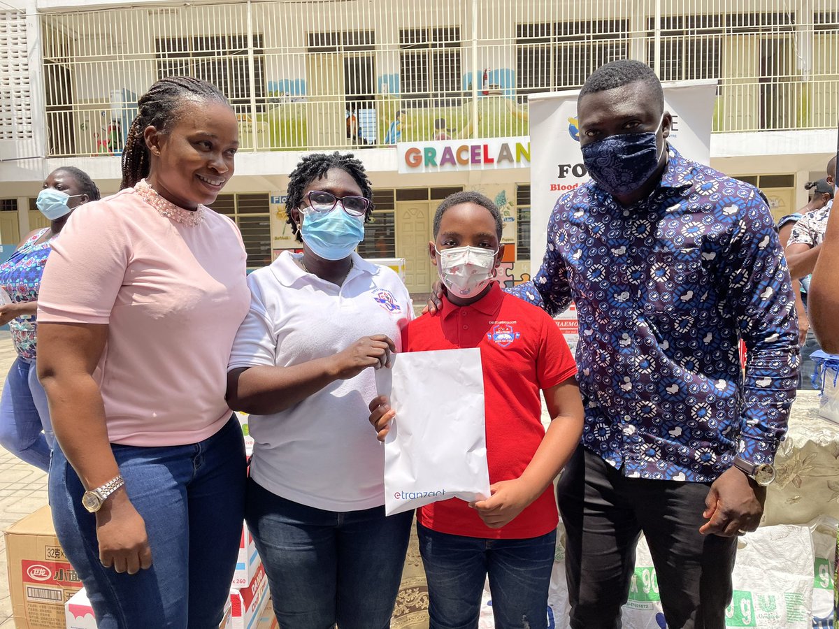 EffeFaska's tweet photo. My team @etranzactghana and I were thrilled by Oswald’s #OurdayGh letter to his mum. We gave him free data, a mifi device as well as some cash for data for iPad. Oswald will be great!!! I couldn’t help but take a pic with them ✌🏻
#OurDay #OurdayGh #Oswald #PulseGhana #JoyNews https://t.co/zSJKfqRWJc