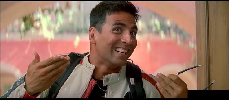 𝐓𝐚𝐫𝐢𝐧𝐢🎃#RakshabandhanInCinemasNow on X: "Despite the late entry in Mujhse  Shaadi Karogi, Akshay Kumar stole the show with his perfect comic timing  and devilish humour. The movie completes 17 years on 30th july .