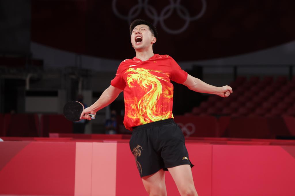 TweeTTDaily's tweet photo. UNDISPUTED GOAT 🐐🥇 

Ma Long defeats Fan Zhendong 4- to become the first male player in history to win 2 Olympic singles golds 👏👏👏

📸 via @ittfworld

#Olympics #Tokyo2020 #tabletennis https://t.co/fGqMlDLqs9