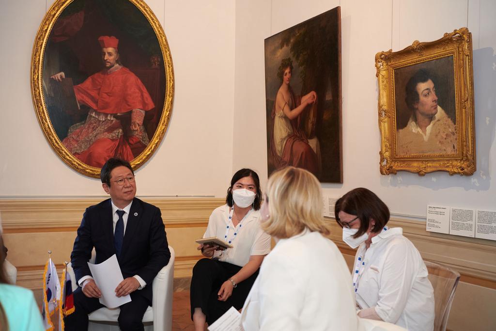 🇷🇺 🇰🇷 Фестиваль «Русские сезоны» (@russian_seasons) стартует в Южной Корее осенью.

Подробнее: goo.su/6uL6.

#МинистерствоКультуры #Минкульт #ОльгаЛюбимова #G20