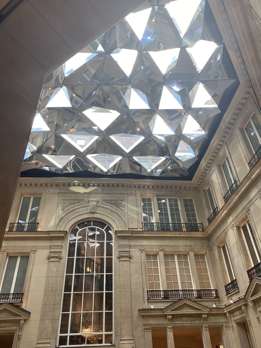 isaraison's tweet photo. Le sens du service #apple. Merci Arnaud à #applestore Champs Elysées pour la réparations et les explications. https://t.co/bxaJMVWYQt