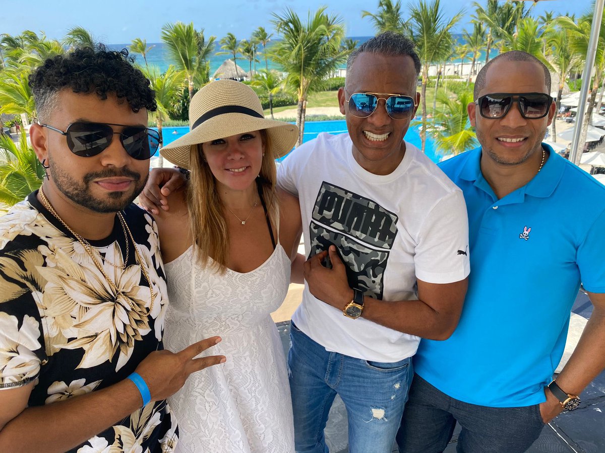 nildarosario's tweet photo. Buenos días.Aquí estamos #puntacana #republicadoninicana🇩🇴 #megainvasion @delta #eljukeo979nyc
@hrhcpuntacana
@cabanillaslaw
@alticeUSA
#HRHCPuntaCana
#delta https://t.co/kNXaYNn5bE