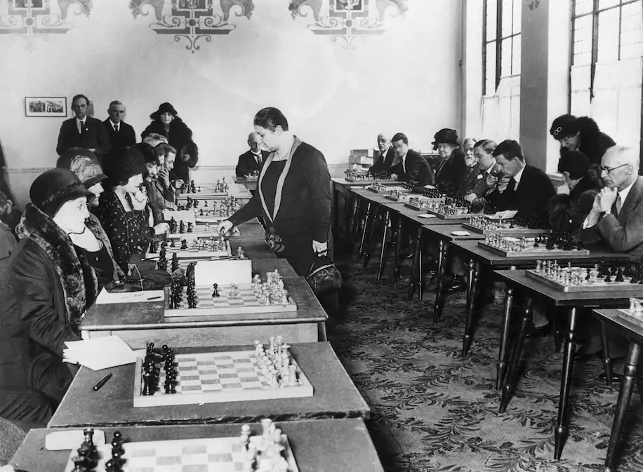 Russia's tweet photo. ♟#OTD in 1927, Vera #Menchik, an outstanding #chess player, won the 1️⃣st Women's World Chess Championship in #London, representing #Russia.
☝️Later she defended her title 6️⃣ times & gained fame for beating high-level male opponents long before Beth Harmon from "Queen’s Gambit". https://t.co/Nwmso4tot8