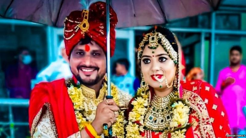 दलित युवक अनीश चौधरी से शादी करने वाली दीप्ति मिश्र की मां का कहना है- ऐसी लड़कियों को पढ़ाना-लिखाना तो दूर जन्म देना भी बेकार है. उसने मेरी कोख पर कालिख पोत दिया. पूरे परिवार और रिश्तेदारों को बदनाम और बर्बाद कर दिया है.

यहां जो दीप्ति की मां का कथन है वही भारतीय समाज का सच है!