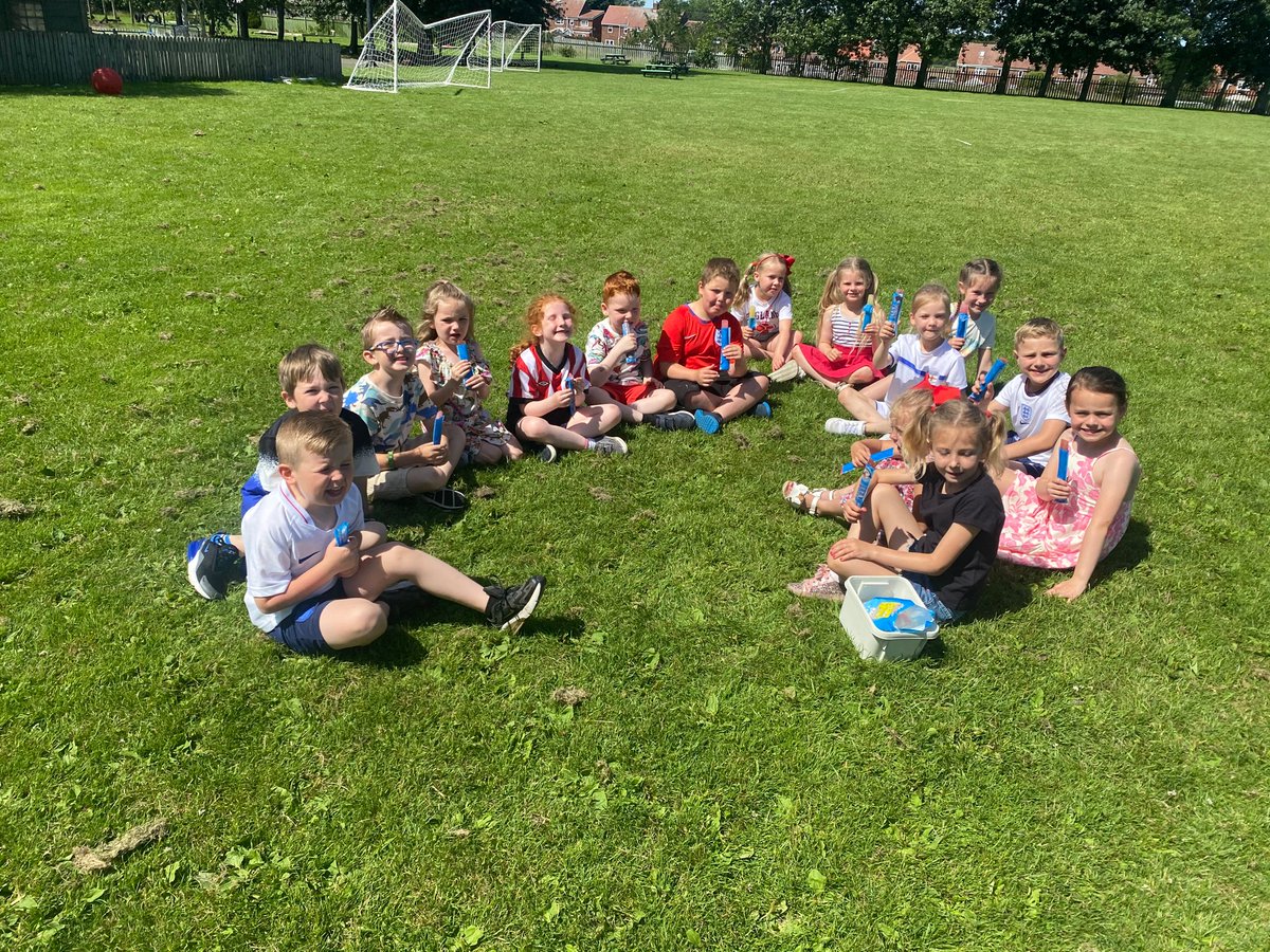 St_Leonards_RC's tweet photo. Last day as mini Maples! What a year weโve had! Can you name a better way to spend the last day but in the sun with an ice lolly โ๏ธ๐ญ๐ง #stleonardsmaple https://t.co/RzUu8vrXB7