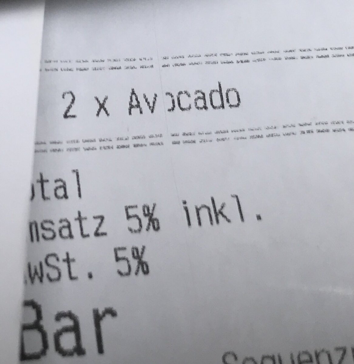 markusrunning's tweet image. Wenn man auf der Karte keinen Affogato findet, dann dem Kellner seinen „Sonderwunsch“ erklärt. Dieser überzeugt ist, dass der auf der Karte sein muss, weil im Boniersystem ist er ja verfügbar. Auf der Rechnung ist es dann klar, dass der #espressoaffogato nicht im system ist. 🤣