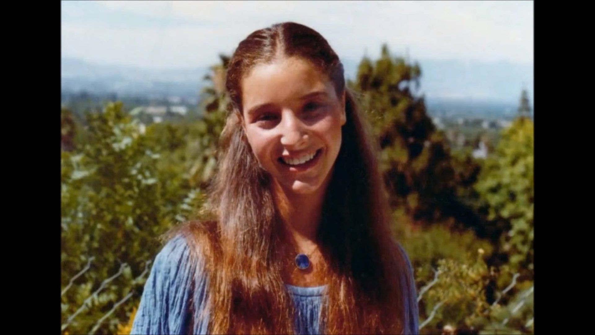 Happy Birthday Lisa Kudrow 