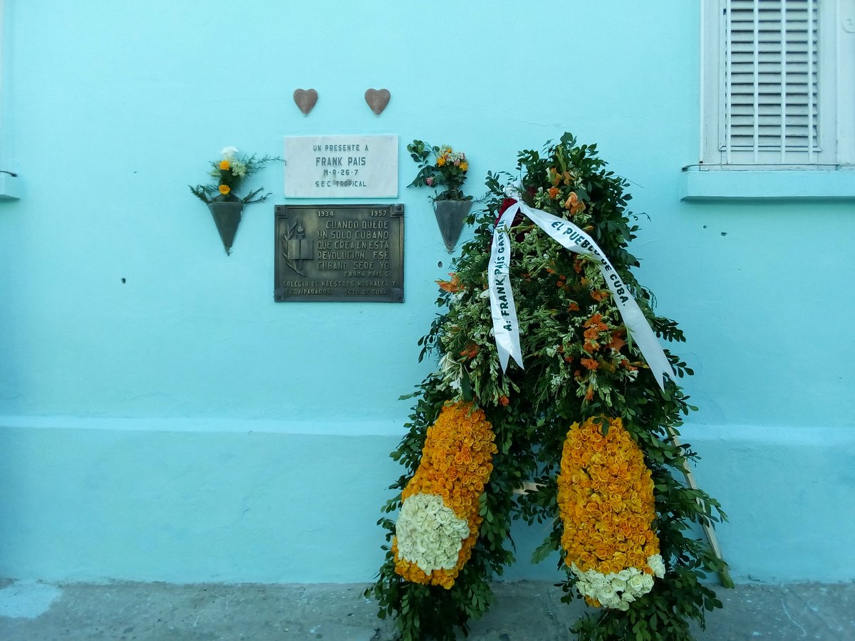 ValdesMenendez's tweet photo. Tributo a los Mártires Frank País y Raúl Pujol en el 64 Aniversario de su asesinato por soldados de la tiranía batistiana. Vivirán siempre en el recuerdo del pueblo. Andarán junto a nosotros en cada batalla, para vencer. Gloria eterna a los Mártires de la Patria!!! #Venceremos https://t.co/gbBJanrabH