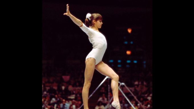 NADIA COMANECI - Página 3 E7jIX2HXsAQhpif?format=jpg&name=small