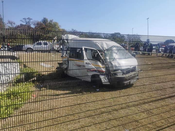 24Weekly's tweet image. Nelspruit (Mbombela) R40 SANRAL near Riverside Mall cars accident. No shared news about any live lost, or how many victims affected by this unknown cause accident. Many cars had affected.

#R40Accident #Nelspruit