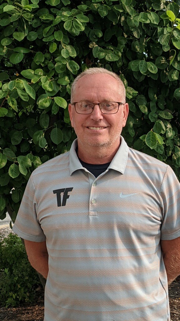 Please welcome Coach Eric Simon, who will serve as the new Head Girls Cross Country Coach at LT.  Coach Simon was previously the Head Girls Cross Country Coach at Oswego High School and North Central College.