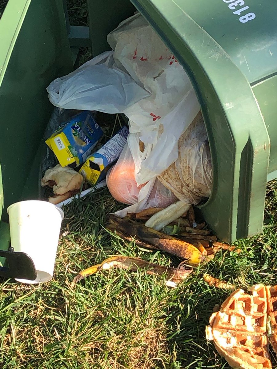 GeldaKrishna's tweet photo. #EcoTip:
Please remember that you cannot add #plastic to your #CompostBins 😱 It is considered a contaminent.
Instead, you can pack your food scraps in paper bags, newspaper, or certified compost bags. https://t.co/glvBcbesre