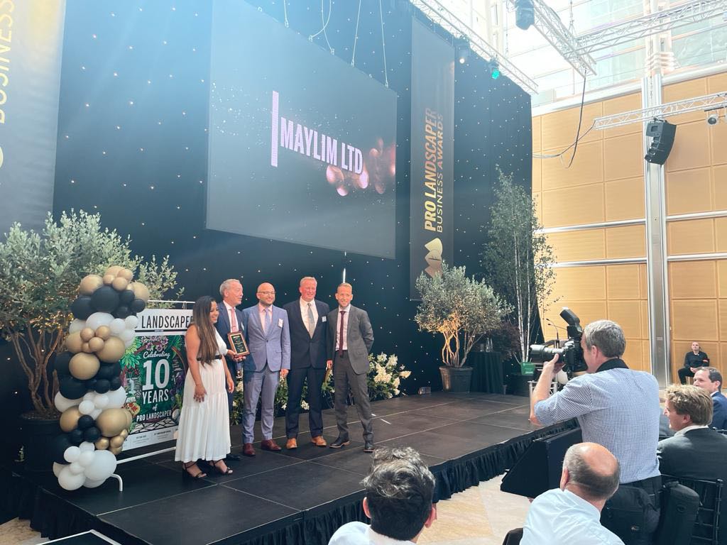 A massive congratulations to <a href="/MaylimLtd/">Maylim</a> who have won the Commercial Landscaping Company award, the category that #TeamGT are proudly sponsoring!

Our Sales Director Richard Gill was delighted to present the Maylim team with the award!

#WorkingTogether #PLBA2021

<a href="/ProLandscaperUK/">Pro Landscaper</a>