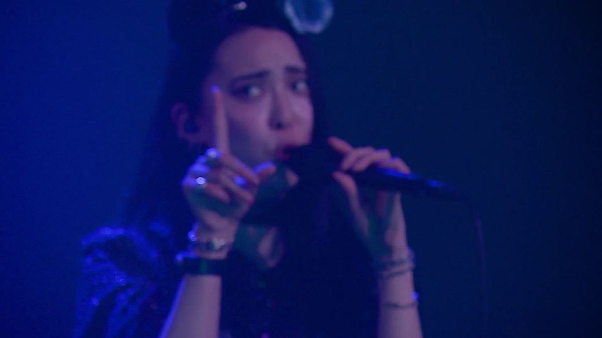 TheYellowClip's tweet photo. This tiny coreography in Different during 眠りにつくまで3秒 もう一回って希望はどこに?but, most importantly, the timber of Saiki's voice here. WOW! That's new and awesome!
I guess her voice was tired so she created a new one?
#bandmaid #SplendourXR #relive https://t.co/HYRnnqcmLW