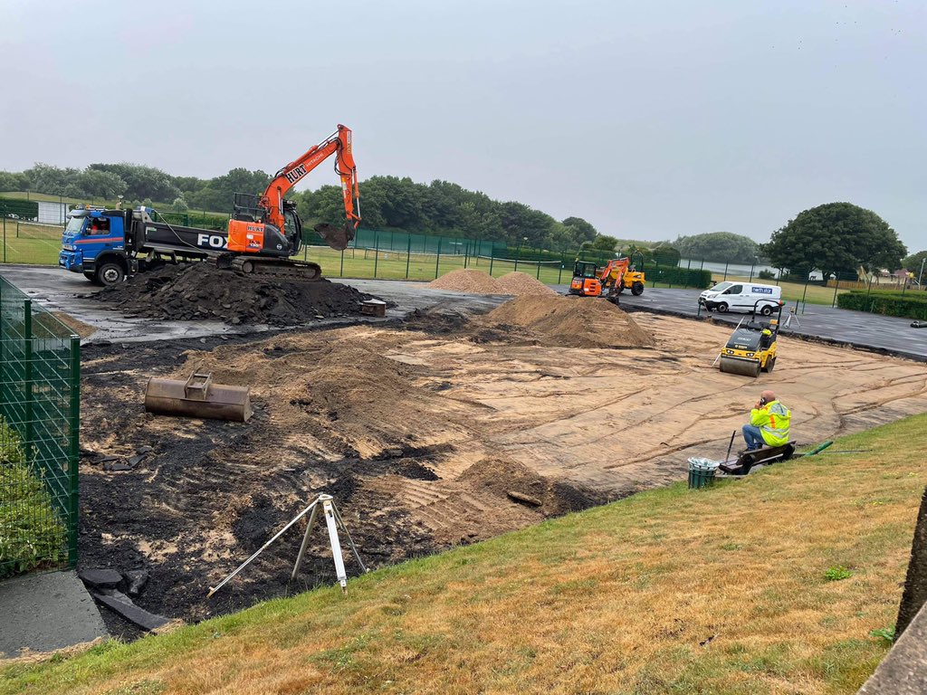 Work has started in the public courts today so not long till you can practice your serve again! @fyldecouncil @DiscoverFylde @SportFylde @HeritageFundNOR #lotteryfunded