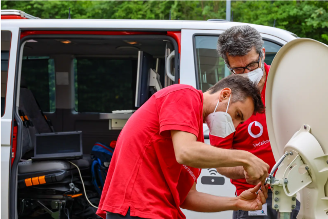 Ragab6Somaia's tweet photo. .@VodafoneFdn’s #InstantNetwork volunteers &amp; tech are supporting the #FloodAid relief effort in Germany. They are also matching @vodafone_de with a joint donation of €1m to provide emergency shelter, infrastructure &amp; food through @AktionDHilft https://t.co/vx9hUNvp7u https://t.co/uV2HznGren