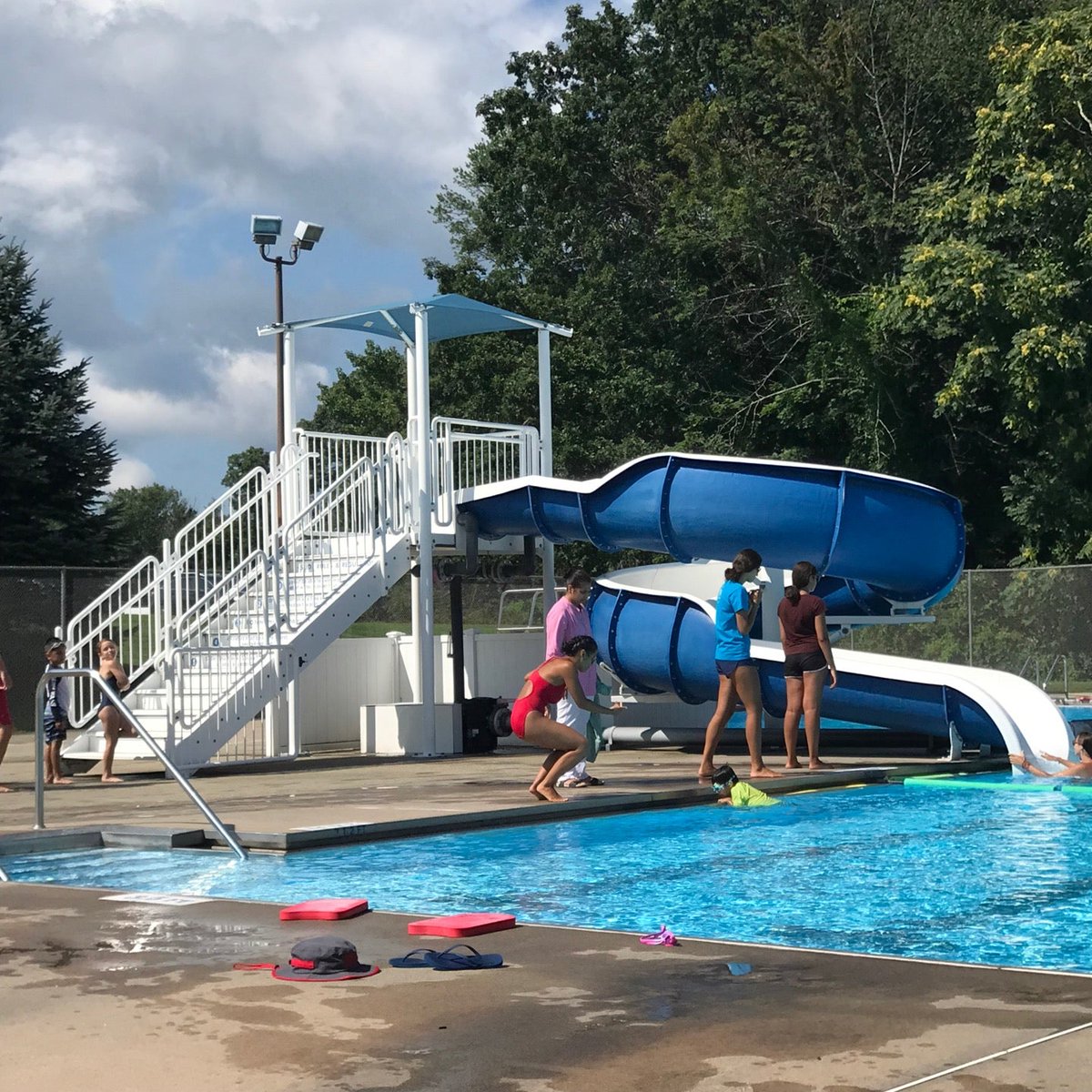 Joshua_Gaynor's tweet photo. I'm at Tashua Pool in Trumbull, CT https://t.co/iozllCkJlA https://t.co/2DJu5aq6XK