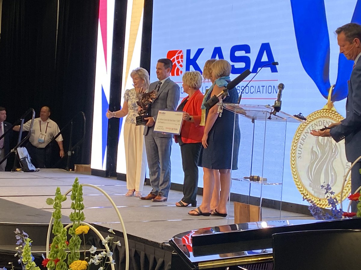 ReneeMurphy45's tweet image. Go @JCPSSuper !!! He has been named Superintendent of the Year! He takes courageous steps on and off camera. We are a strong district with a strong leader #WeAreJCPS