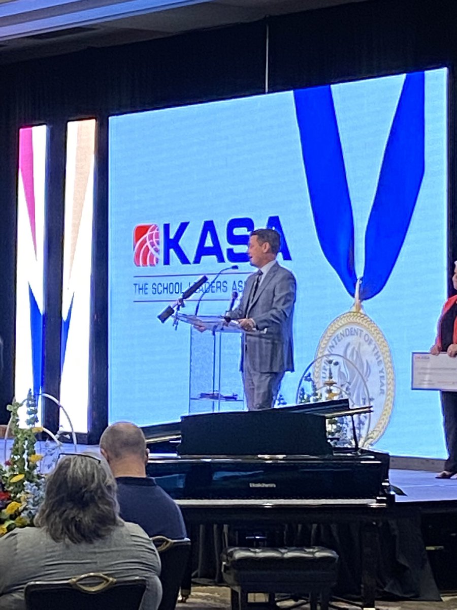 ReneeMurphy45's tweet image. Go @JCPSSuper !!! He has been named Superintendent of the Year! He takes courageous steps on and off camera. We are a strong district with a strong leader #WeAreJCPS