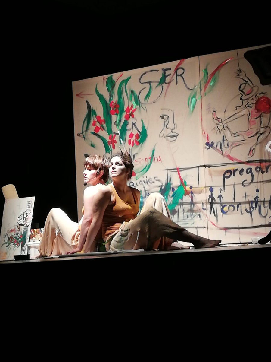 "Poemes de cos i d'ànima" de la <a href="/raberaeclectica/">La Rabera Eclèctica</a>  tornarà a sentir-se i fer sentir. Demà a #AresdelMaestrat a la ponència "Teatre al Maestrat" de Fàtima Agut organitzada per <a href="/MaestratViu/">Maestrat Viu</a> #poesia #musica #pintura #multidisciplina #estiuliterari #cultura #Maestrat #Interior