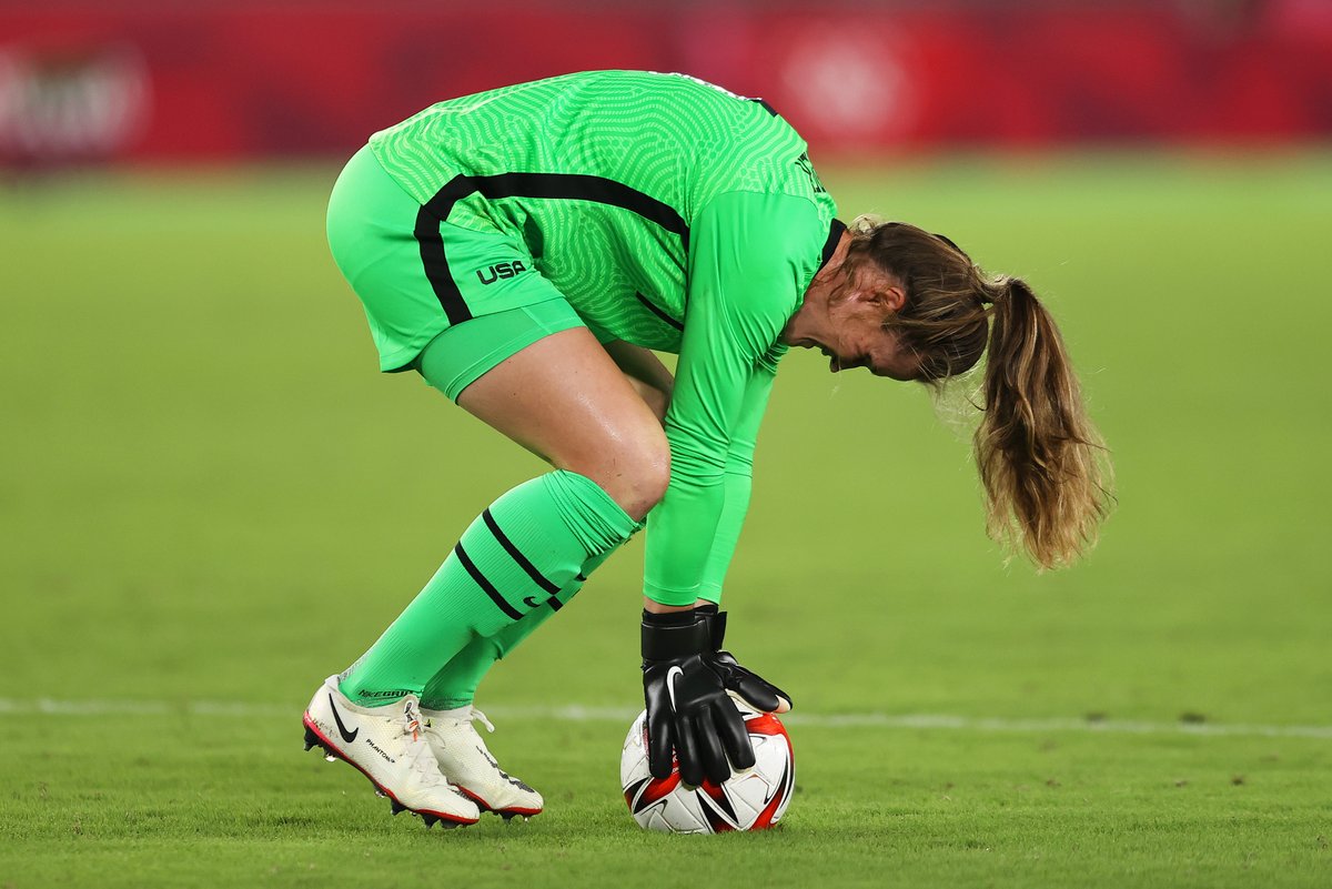 BleacherReport's tweet photo. .@AlyssaNaeher came up clutch for the USWNT 🙌 @brfootball @HighlightHER https://t.co/siMjHt5aaf