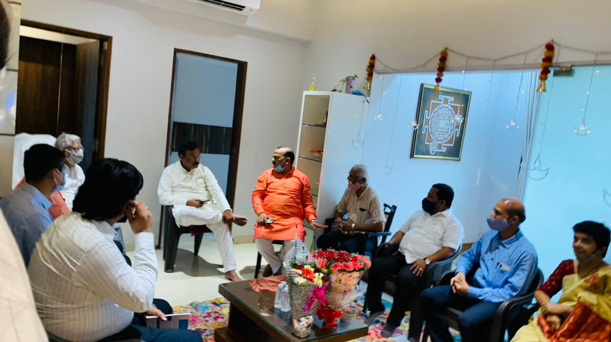 anilbornare's tweet photo. भाजपाचे राष्ट्रीय सचिव मा. विनोद तावडे साहेब यांनी आज कल्याणमधील पक्ष कार्यकर्त्यांशी संवाद साधला.  मा. आमदार नरेंद्र पवार यांच्या निवासस्थानी शहरातील शैक्षणिक, सामाजिक व राजकीय क्षेत्रातील मान्यवरांसह मा. विनोद तावडे साहेबांसोबत चर्चा केली
#bjpmaharashtra https://t.co/ZChxK8msUg