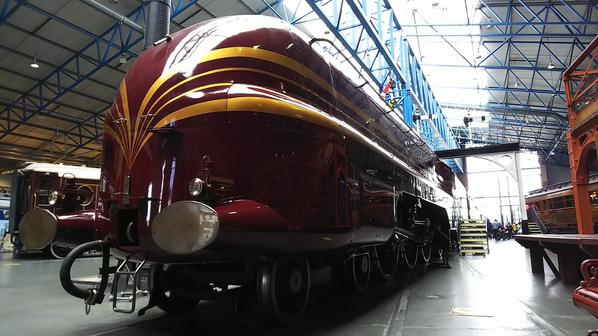 きしてる卿 3年前に初めてのイギリス鉄道旅行 壮大な博物館や懐かしいレトロ列車 一夜で別世界に誘ってくれる寝台列車や美味しい朝食を満喫した1週間でした 私の見つけたイギリス