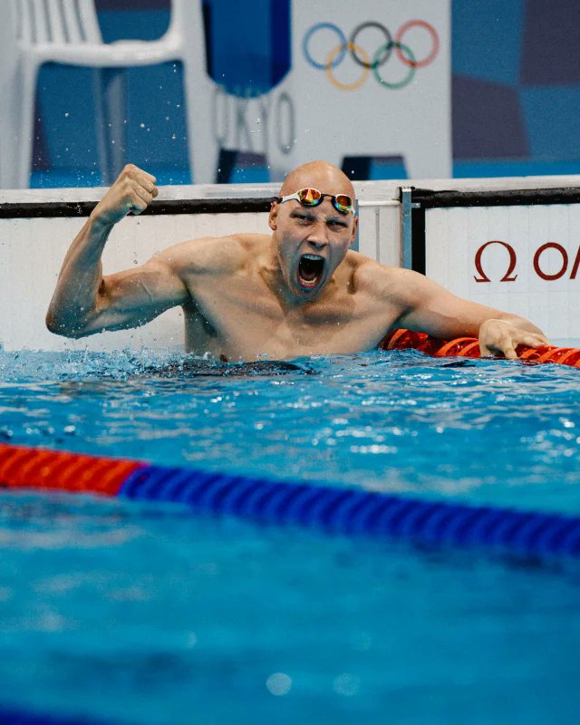 JoePompliano's tweet photo. After finishing 16th at the 2016 Olympics, Matti Mattsson said that if there was a hatch on the pool's floor, he would've entered it &amp; never returned.

Instead, he changed coaches, dropped 40 pounds &amp; transformed his training.

The result: A bronze medal in the 200m breaststroke. https://t.co/EsIL5QL5x1