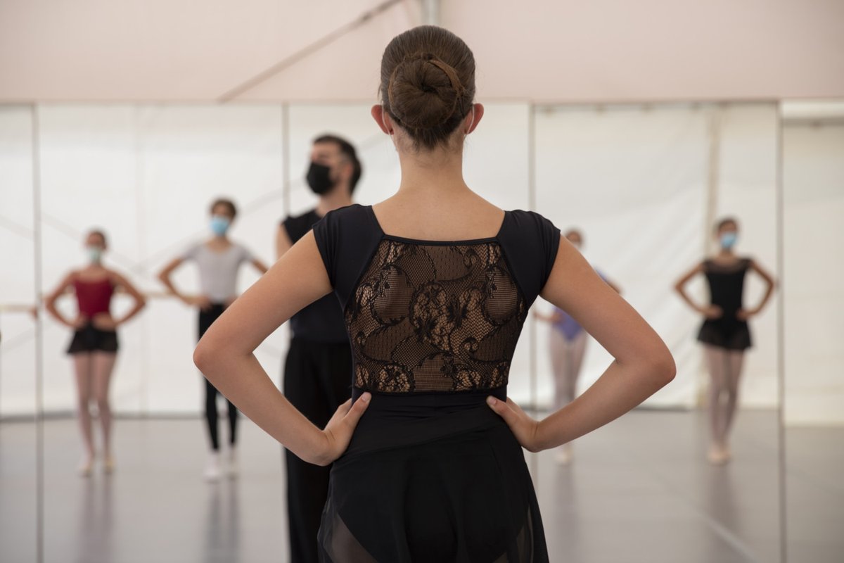 Preparando el cuerpo y la mente para la 𝗚𝗮𝗹𝗮 𝗖𝗹𝗮𝘂𝘀𝘂𝗿𝗮 𝗩𝗮𝗹𝗲𝗻𝗰𝗶𝗮 𝗘𝗻𝗱𝗮𝗻𝘇𝗮 𝟮𝟬𝟮𝟭. 🩰

¿Ya tienes tus entradas?

#VLCEndanza