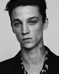 merlinpapin3's tweet photo. On souhaite un Bon Anniversaire au Bad Boy anglais #AshStymest qui a 30 ans 'ex de Lily Rose Depp , mannequin , Chanteur et acteur dans Sex Doll de  Sylvie Verheyde.

@Jouxplane83 @FredOL69007 https://t.co/XYepJFR78b