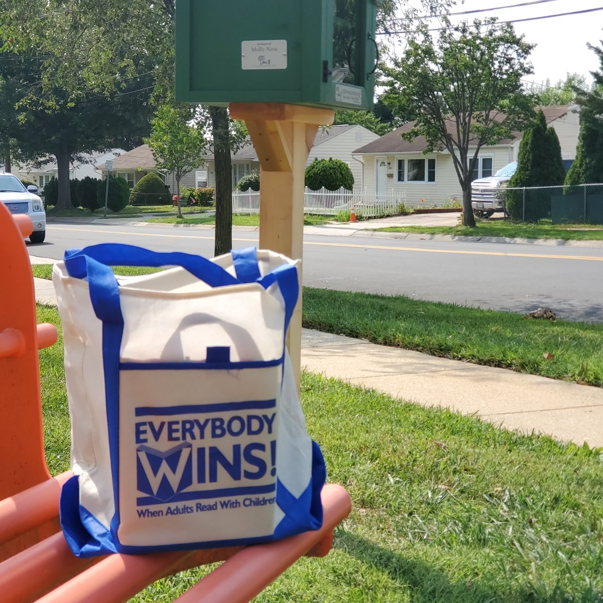 MC_Council_Katz's tweet photo. Books, books, &amp; more books! Team Katz received a Little Free Library Read in Color launch pack as part of the program’s expansion to the DMV! Brand-new, beautiful, diverse books, &amp; some fun Read in Color materials, came to the Lone Oak Little Free Library! #LittleFreeLibrary https://t.co/vZQD4Uyp2N