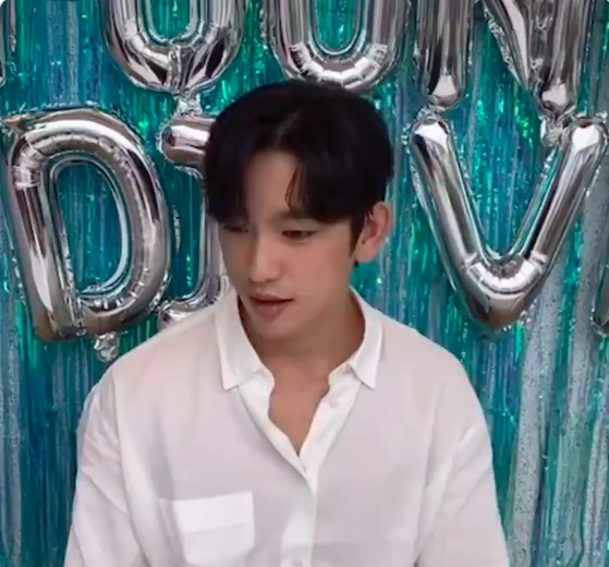 WORLDMUSICAWARD's tweet photo. #GOT7’s #Jinyoung lands at#3 on the #WorldwideiTunesSongChart with his debut solo self-composed single #DIVE after topping iTunes charts in over 30 countries!👏💥3️⃣🌎🎵🎶📈🔥👑💚
https://t.co/voIKiI1GUN https://t.co/p3wcByekB0