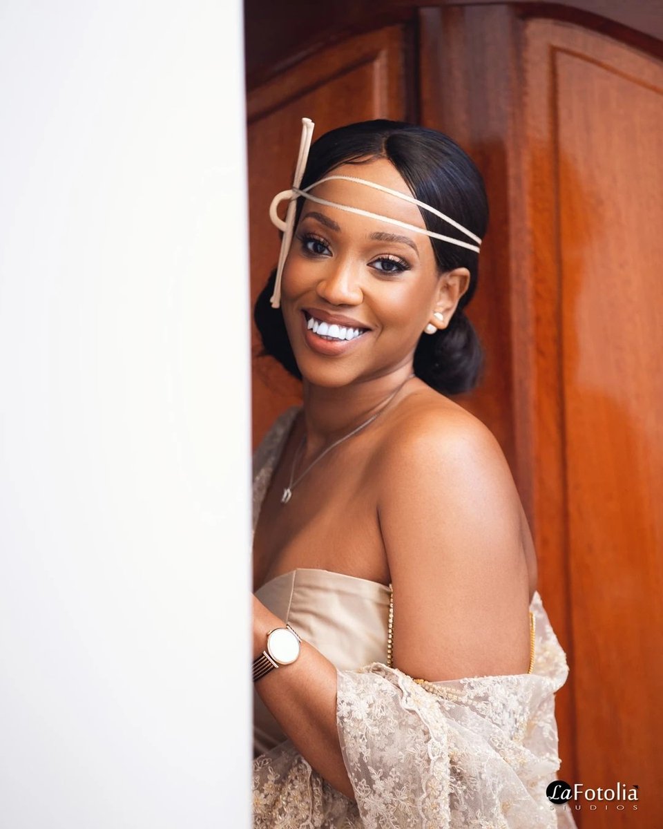 RwandanWedding's tweet photo. The Bride 😍😍😍 in her Gusaba 
Traditional @RwandanWedding
Photography @lafotolia 
#rwandanwedding #rwmoments #rwbride https://t.co/qYy1ruZYB1