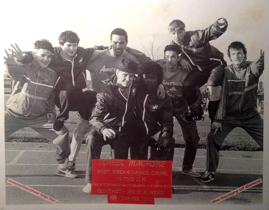 TTUltimateForum's tweet photo. #repost salford_archives on Instagram
STREET MACHINE crew…1986
left to right…
Nooney, Dizzy Lee, Marvin, Couser, Niel, RHINO, front left Jason Orange, right Neverson... #street machine #jasonorange #breakdancing #salfordarchives #breakin #crew #chalkenge @officialgarybarlow https://t.co/kfHb0b46gx