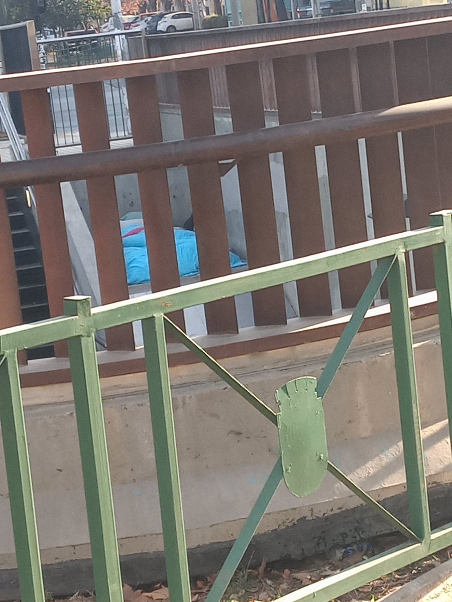 Anmadimo74's tweet photo. @MuniNunoa @EmiliaRiosS #codigoazul después de muchas denuncias aún sigue la problemática en #villafrei con las personas en situación de calle pasando frío 🥶🥶 hambre e insalubridad. ¿Hasta cuándo habrán resultados? https://t.co/ql02Wwz8wD