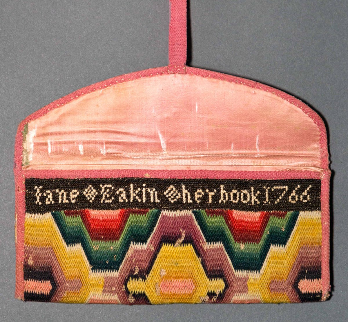 AmRevMuseum's tweet photo. Today is #WorldEmbroideryDay! Our When Women Lost the Vote virtual exhibit features several examples of embroidered samplers, clothing, artwork and more by women in the Revolutionary era and beyond, like those pictured here. (~Thread~ below 🧵)

Explore: https://t.co/RAS5EzkcvR https://t.co/yZk1LUGyEb