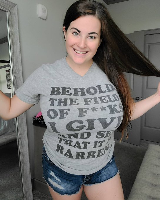 I've been working on this field for a long time. 👩&zwj;🌾 Tending to it, loving it, and watching it flourish<a href="/tag/brunette"class="tags"><span>#brunette</span></a><a href="/tag/idgaf"class="tags"><span>#idgaf</span></a><a href="/tag/nofucksgiven"class="tags"><span>#nofucksgiven</span></a><a href="/tag/weirdos"class="tags"><span>#weirdos</span></a><a href="/tag/teeshirts"class="tags"><span>#teeshirts</span></a>