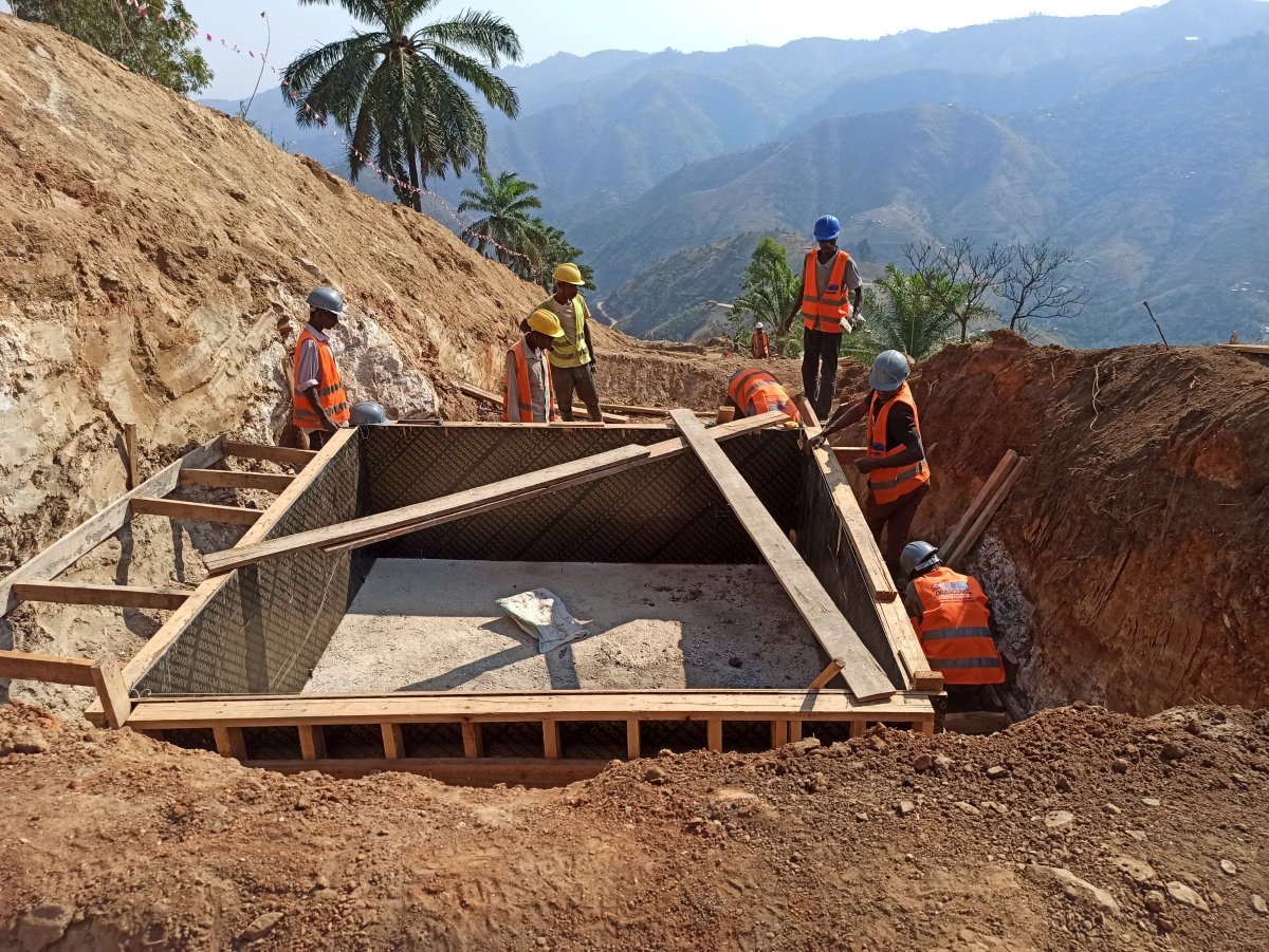 cmc_orascom's tweet photo. Les Travaux pour la fondation de la conduite forcée sont en cours #Burundi #JIJI #Mulembwe #Projet #Hydroélectrique https://t.co/cwD7ojHcZa
