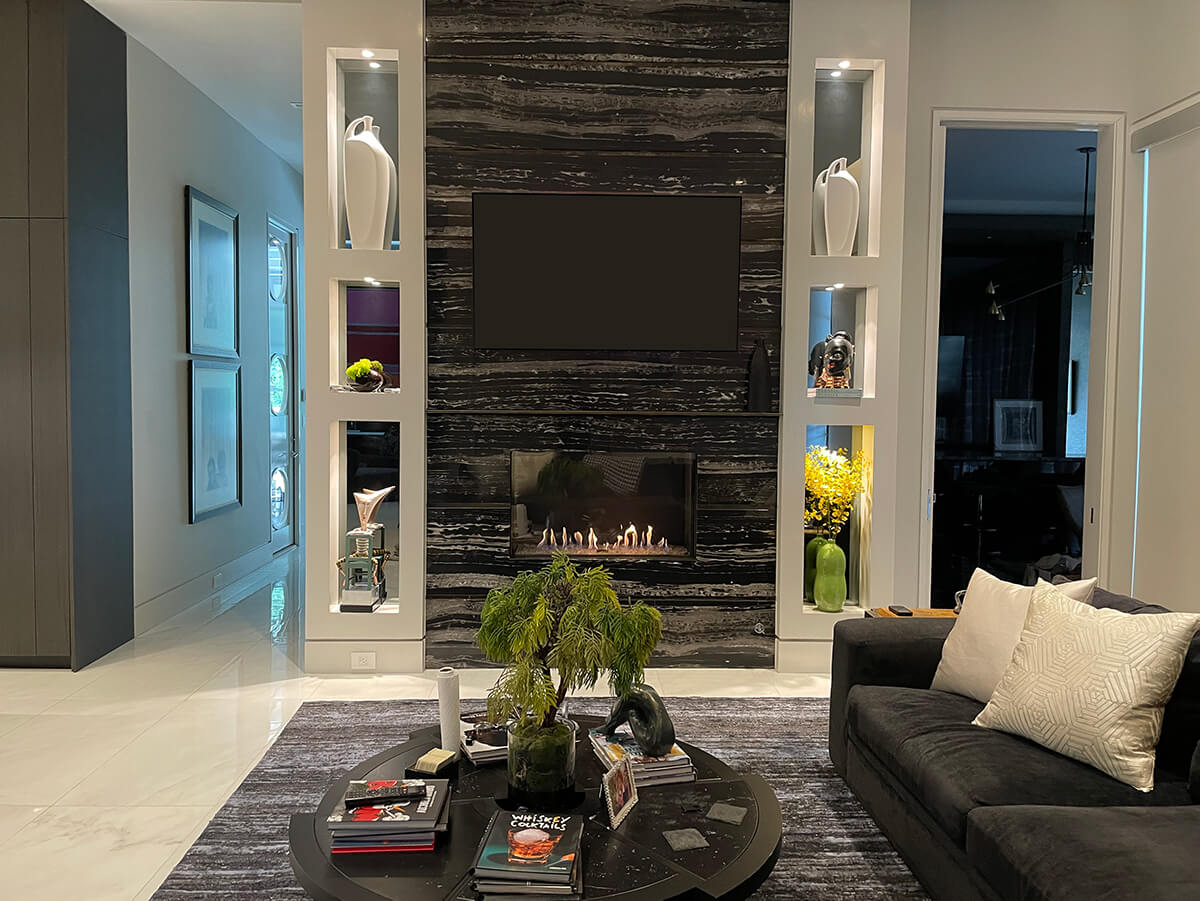 Flarefireplaces's tweet photo. Imagine coming home to this beauty after a long day of work - nothing beats relaxing next to a beautiful view!
.
.
.
#Flarefireplaces #Linearfireplace #modern #livingroom #homedecor #home #luxuryhomes #architecture #fireplace https://t.co/PuA4sknsrL