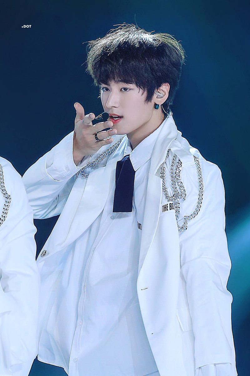 timeto__juyeon's tweet photo. 180731 V HEARTBEAT

#더보이즈 #주연 #JUYEON https://t.co/rWmToUBDFo